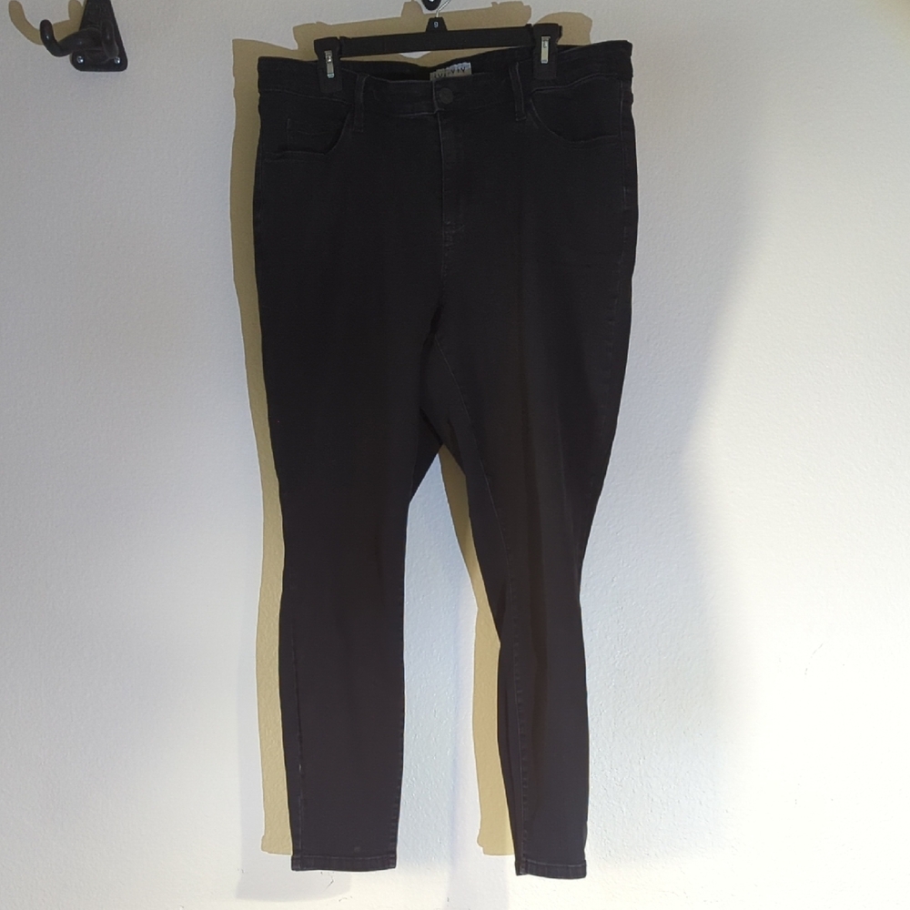 Ava & Viv Black Skinny Jeans Sleek Tapered Design